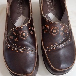 L'Artiste Burbank Clogs